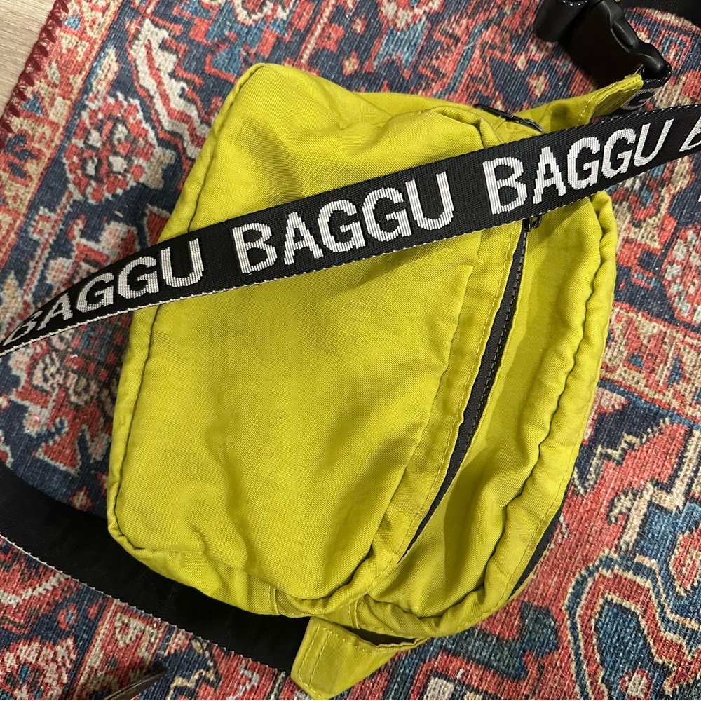 Baggu Fanny Crossbody OG strap